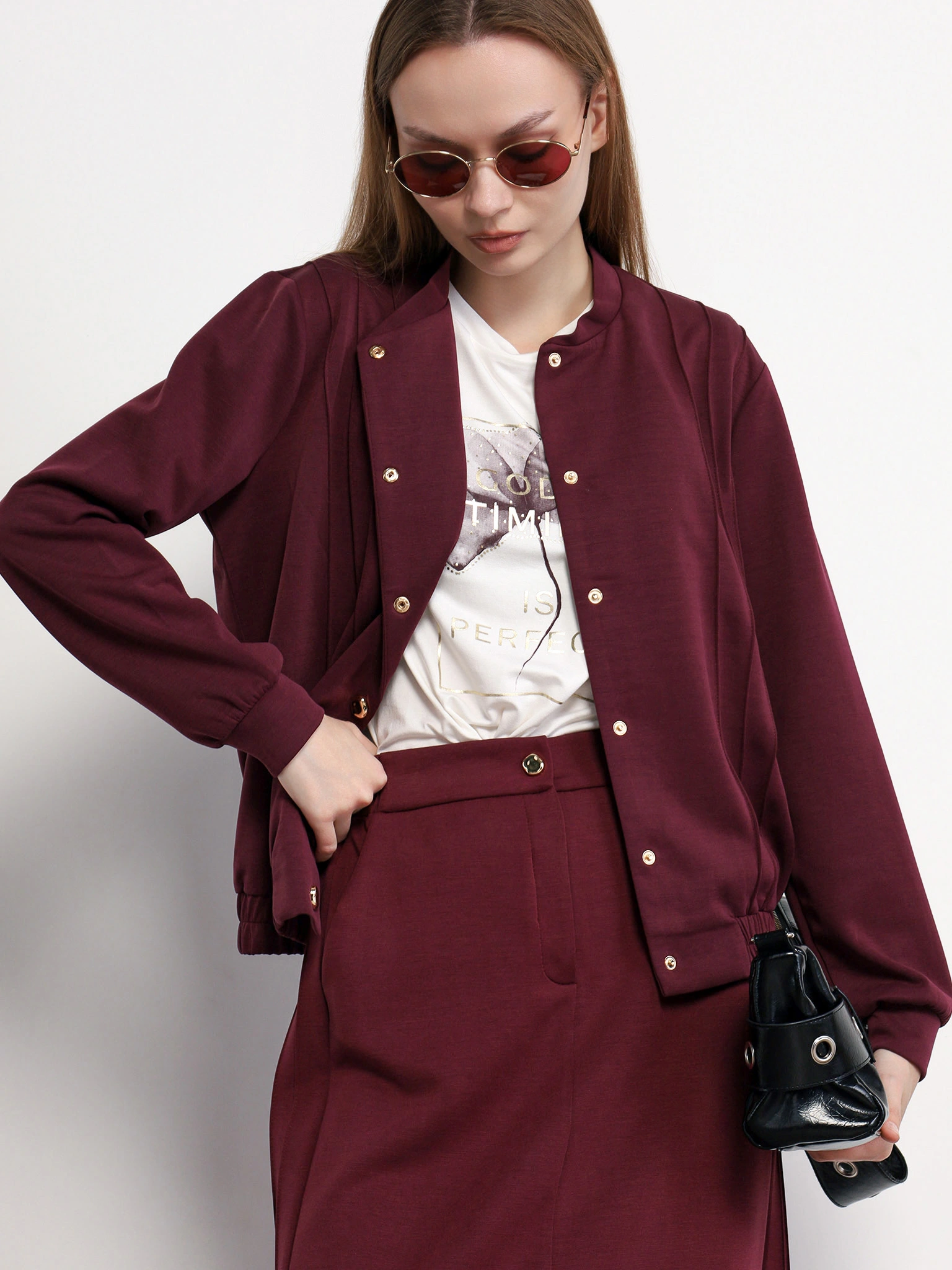 Жакет трикотажный бордового цвета прямого кроя